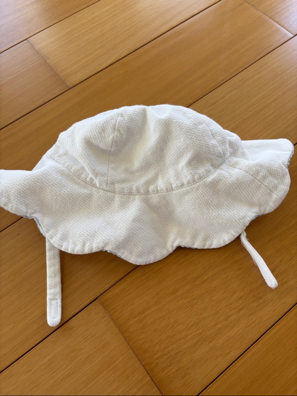 Dillards Edgehill Collection scalloped sun hat.